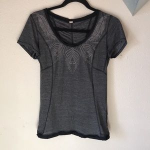 Women’s Lululemon Grey Short Sleeve Scoop Neck T-shirt - 6